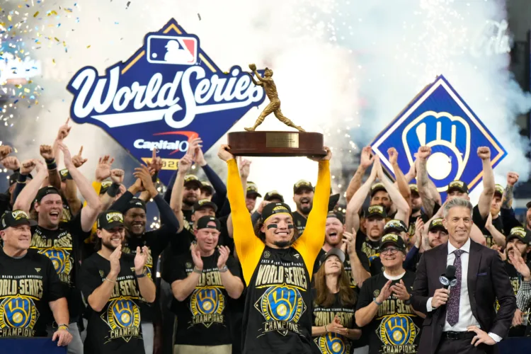 Milwaukee closing schools for World Series parade